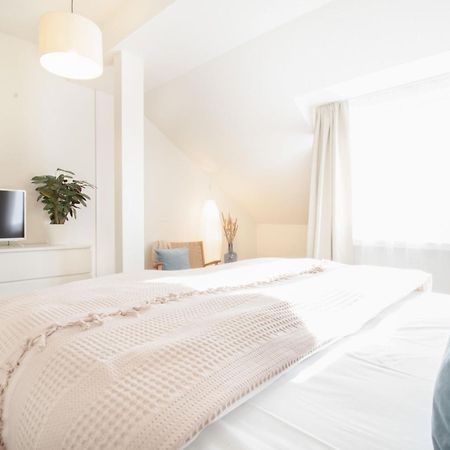 Loewe Apartment Blau Neuhausen Am Rheinfall Eksteriør billede